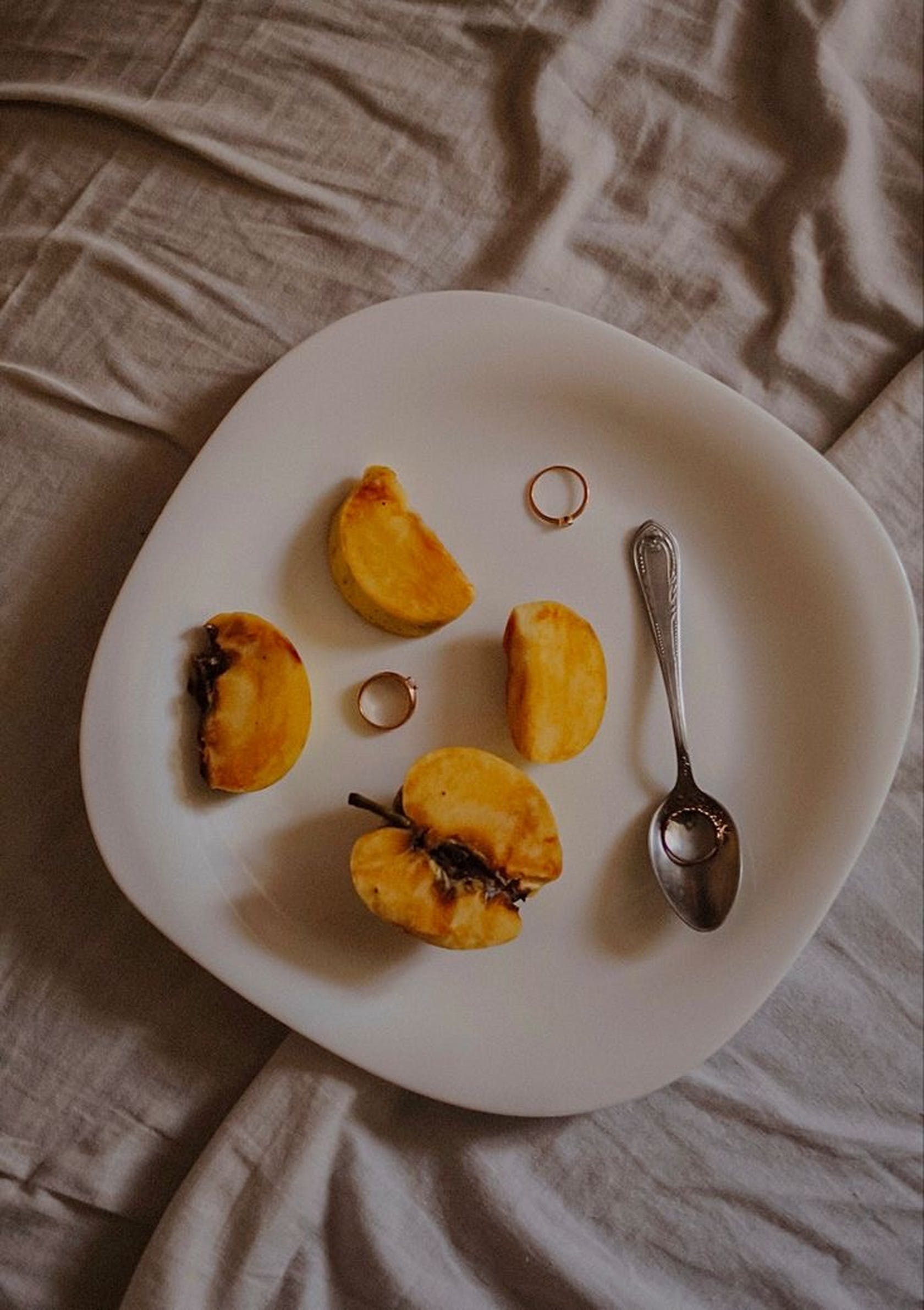 Slices of apple and dolden rings on a plate